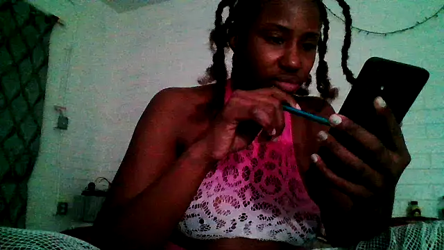 Snapshot of Xochillovemoney2 chatting on 03/10/25, 08:15 Xochillovemoney2 online show from 03/10/25, 08:15