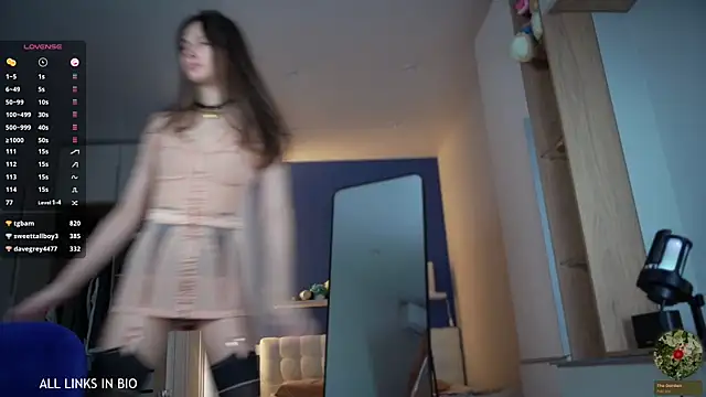 LAUREL HAZEL online show from 02/03/25, 10:00