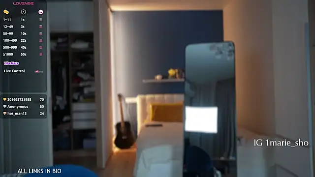 LAUREL HAZEL online show from 10/05/25, 01:15