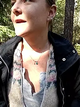 Snapshot of SwedishJennifer chatting on 04/28/26, 12:54 SwedishJennifer online show from 04/28/26, 12:54