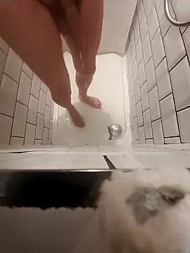 Snapshot of realeasy1 chatting on 11/07/25, 11:43 realeasy1 online show from 11/07/25, 11:43