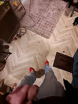 Snapshot of realeasy1 chatting on 11/28/25, 03:09 realeasy1 online show from 11/28/25, 03:09