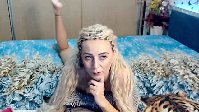 Snapshot of MirabelaSweet chatting on 03/17/25, 06:40 MirabelaSweet online show from 03/17/25, 06:40