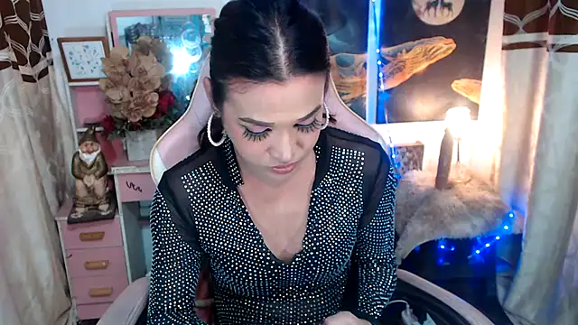 Snapshot of AsianMariaTs chatting on 10/20/25, 03:45 AsianMariaTs online show from 10/20/25, 03:45