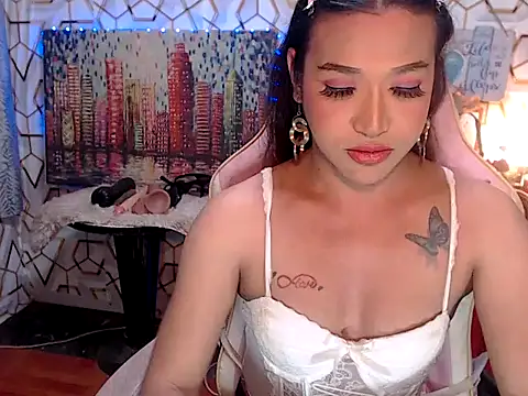 Snapshot of AsianMariaTs chatting on 04/21/26, 02:12 AsianMariaTs online show from 04/21/26, 02:12