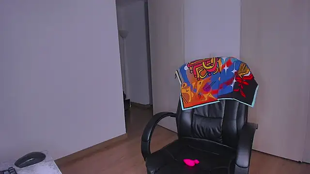 Lisegg  online show from 10/21/25, 10:05