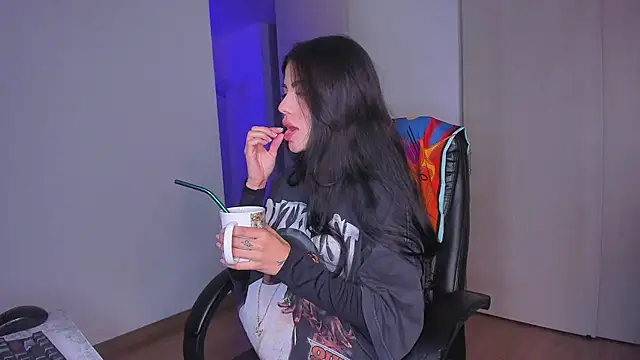 Lisegg  online show from 11/19/25, 10:04