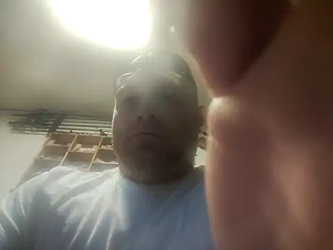 Snapshot of lilpervt chatting on 12/19/25, 02:35 lilpervt online show from 12/19/25, 02:35