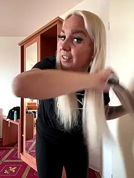 MIA-XXX online show from 09/25/25, 06:28