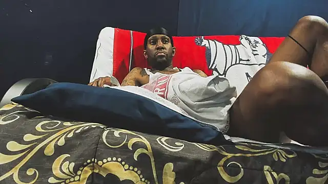 Snapshot of iBreakHeartz chatting on 12/28/24, 12:47 iBreakHeartz online show from 12/28/24, 12:47