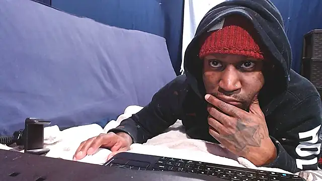 Snapshot of iBreakHeartz chatting on 01/27/25, 08:18 iBreakHeartz online show from 01/27/25, 08:18