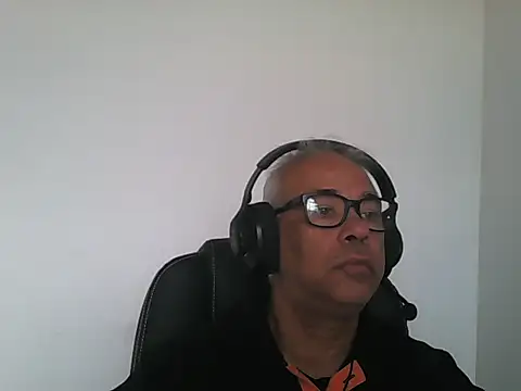 Snapshot of MorenoBrazil69 chatting on 10/23/25, 01:54 MorenoBrazil69 online show from 10/23/25, 01:54