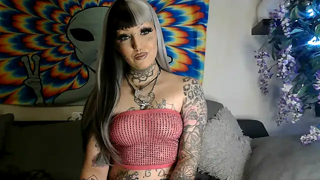 Snapshot of RoxxyInk chatting on 01/09/25, 10:31 RoxxyInk online show from 01/09/25, 10:31
