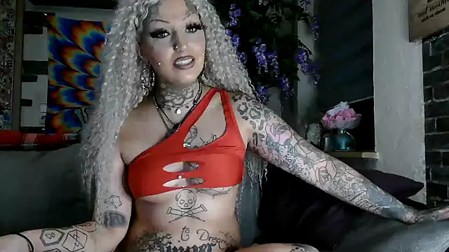 Snapshot of RoxxyInk chatting on 02/12/25, 02:14 RoxxyInk online show from 02/12/25, 02:14
