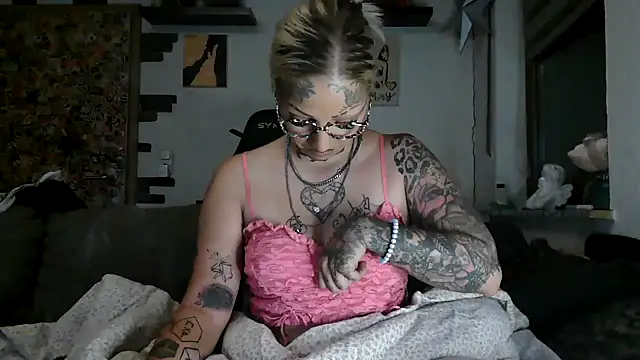 Snapshot of RoxxyInk chatting on 07/20/26, 02:59 RoxxyInk online show from 07/20/26, 02:59