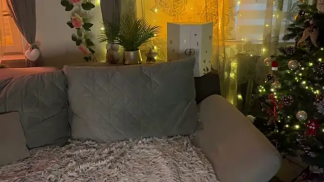 Monageil online show from 12/17/25, 03:40