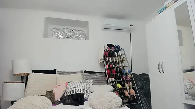 juliahayessxx online show from 11/11/25, 07:03