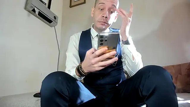 Snapshot of viraglaci18@xh chatting on 02/27/26, 01:00 viraglaci18xh online show from 02/27/26, 01:00