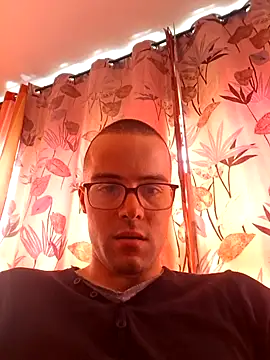 Snapshot of Hakim14460 chatting on 06/12/26, 01:43 Hakim14460 online show from 06/12/26, 01:43