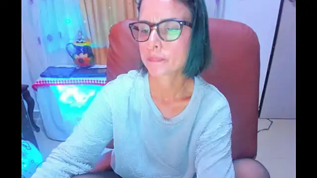 Snapshot of BrianaGarner chatting on 09/19/25, 04:18 BrianaGarner online show from 09/19/25, 04:18