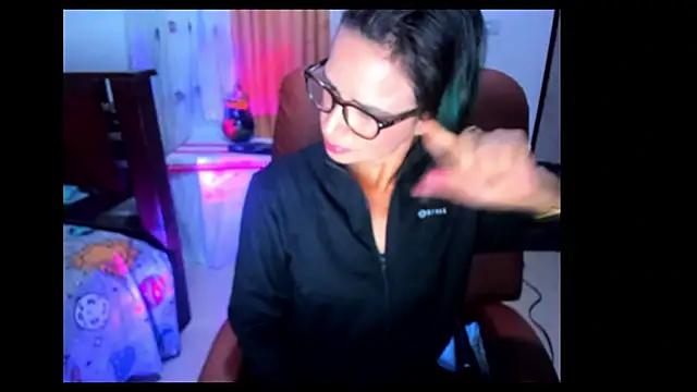 Snapshot of BrianaGarner chatting on 10/12/25, 07:29 BrianaGarner online show from 10/12/25, 07:29