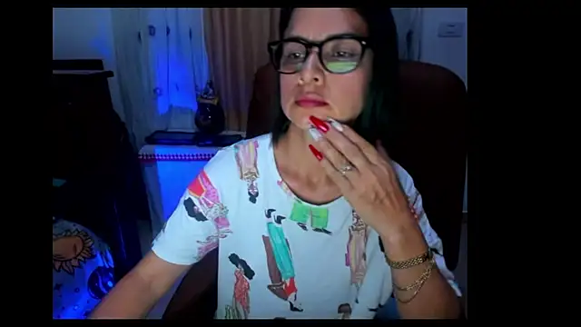 Snapshot of BrianaGarner chatting on 10/13/25, 08:25 BrianaGarner online show from 10/13/25, 08:25