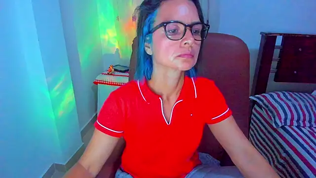 Snapshot of BrianaGarner chatting on 10/24/25, 08:11 BrianaGarner online show from 10/24/25, 08:11