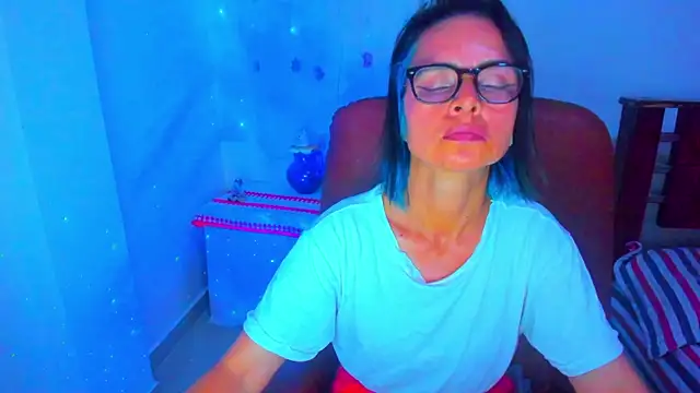 Snapshot of BrianaGarner chatting on 10/25/25, 04:20 BrianaGarner online show from 10/25/25, 04:20