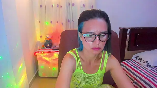 Snapshot of BrianaGarner chatting on 10/28/25, 05:15 BrianaGarner online show from 10/28/25, 05:15