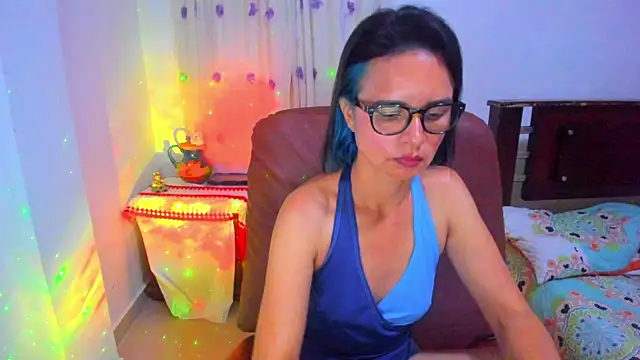 Snapshot of BrianaGarner chatting on 11/09/25, 04:44 BrianaGarner online show from 11/09/25, 04:44