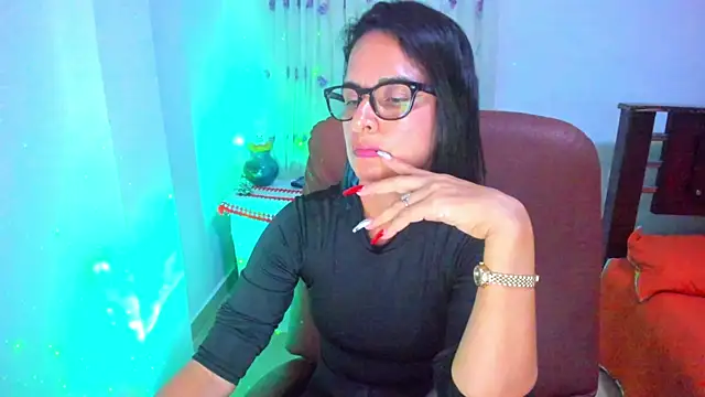 Snapshot of BrianaGarner chatting on 11/23/25, 04:12 BrianaGarner online show from 11/23/25, 04:12