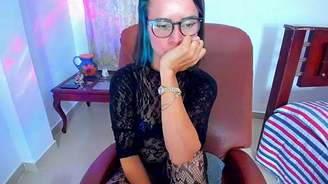 Snapshot of BrianaGarner chatting on 12/18/25, 04:18 BrianaGarner online show from 12/18/25, 04:18