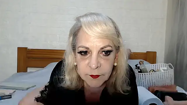 Snapshot of awild_kitten chatting on 06/16/26, 09:23 awild kitten online show from 06/16/26, 09:23