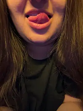 Snapshot of Jane_BBW chatting on 02/04/25, 03:36 Jane BBW online show from 02/04/25, 03:36