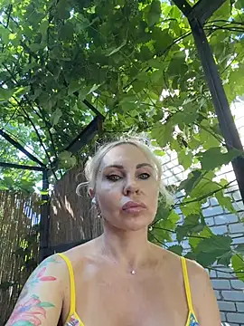 Snapshot of Hotnessi chatting on 07/13/26, 06:38 Hotnessi online show from 07/13/26, 06:38