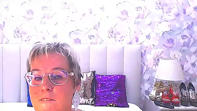 MilfyMommyXX online show from 11/21/25, 04:44