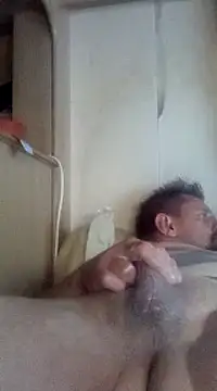 Snapshot of Skody31 chatting on 12/17/24, 10:22 Skody31 online show from 12/17/24, 10:22