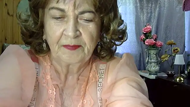 Snapshot of Emma52610 chatting on 06/23/26, 12:03 Emma52610 online show from 06/23/26, 12:03