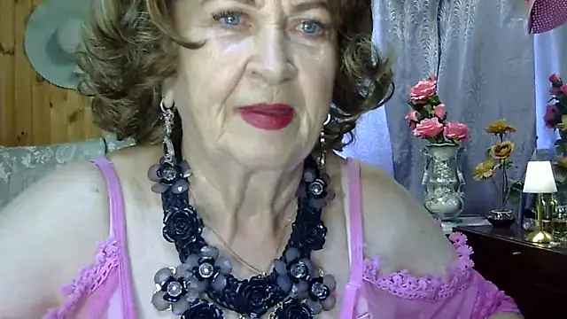 Snapshot of Emma52610 chatting on 07/31/26, 11:20 Emma52610 online show from 07/31/26, 11:20