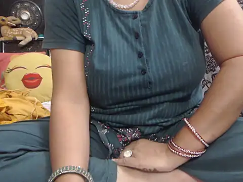 Snapshot of prettyindiandoll chatting on 10/15/25, 07:08 prettyindiandoll online show from 10/15/25, 07:08