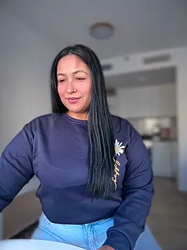 DannaaMeliza online show from 11/28/25, 12:08