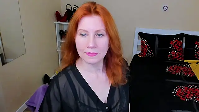 Snapshot of FoxySophia chatting on 04/26/26, 02:42 FoxySophia online show from 04/26/26, 02:42