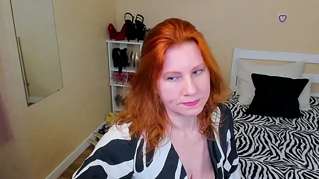 Snapshot of FoxySophia chatting on 04/29/26, 02:48 FoxySophia online show from 04/29/26, 02:48