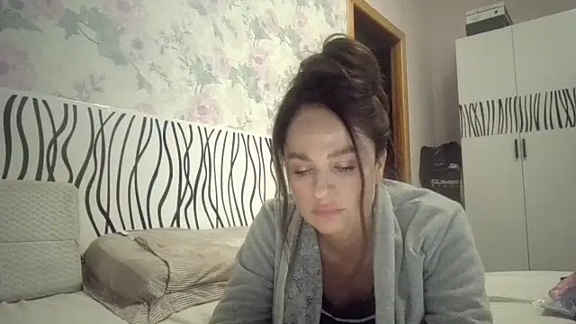 LindaStarS online show from 10/25/25, 04:57