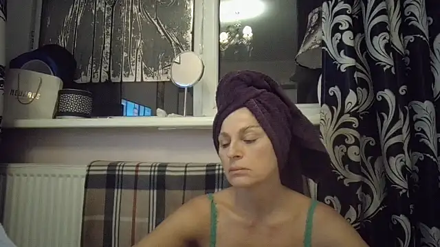 LindaStarS online show from 11/22/25, 05:01