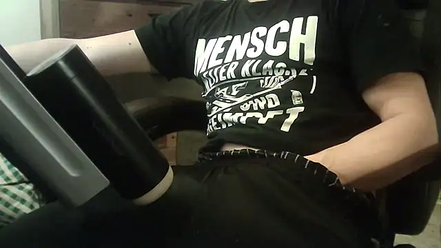 Snapshot of ShyGuyWannaTry chatting on 10/07/25, 11:46 ShyGuyWannaTry online show from 10/07/25, 11:46