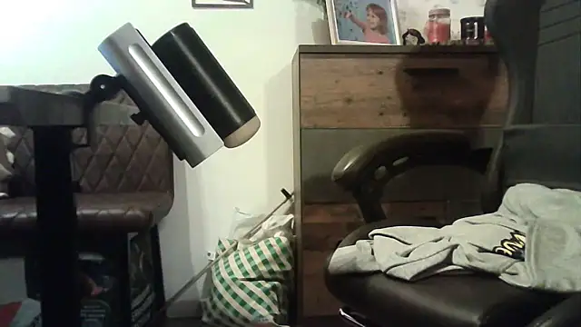 Snapshot of ShyGuyWannaTry chatting on 10/11/25, 12:32 ShyGuyWannaTry online show from 10/11/25, 12:32