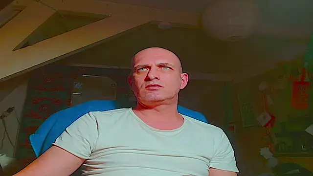 Snapshot of maxhard77 chatting on 01/31/26, 09:35 maxhard77 online show from 01/31/26, 09:35
