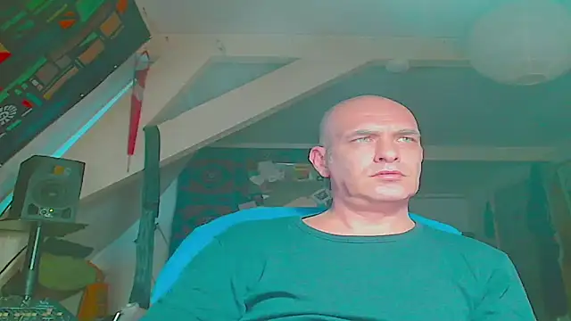 Snapshot of maxhard77 chatting on 05/16/26, 03:36 maxhard77 online show from 05/16/26, 03:36