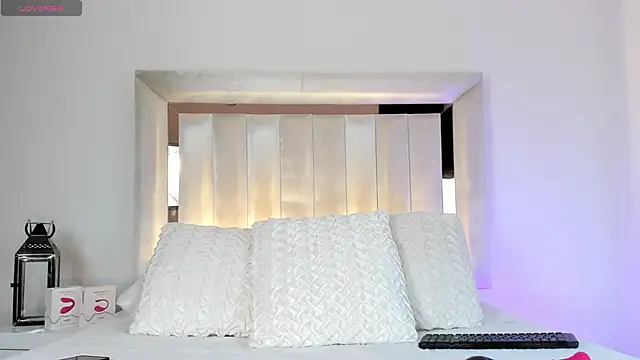 Snapshot of SUSIEPOWELL chatting on 12/04/24, 09:57 SUSIEPOWELL online show from 12/04/24, 09:57